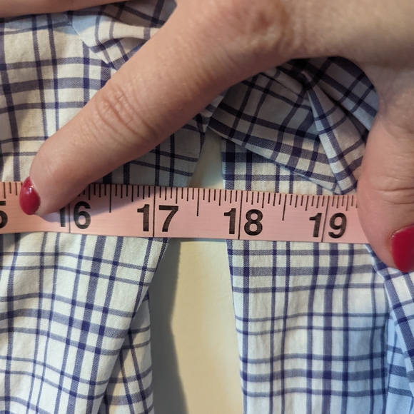 Banana Republic Soft Wash Button Up - Size Small - Picture 3 of 4